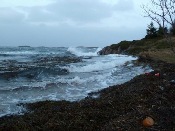 Liten storm ved Ytterlodden 1. juledag 2011.